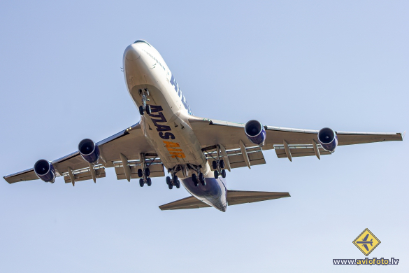 Boeing 747-422